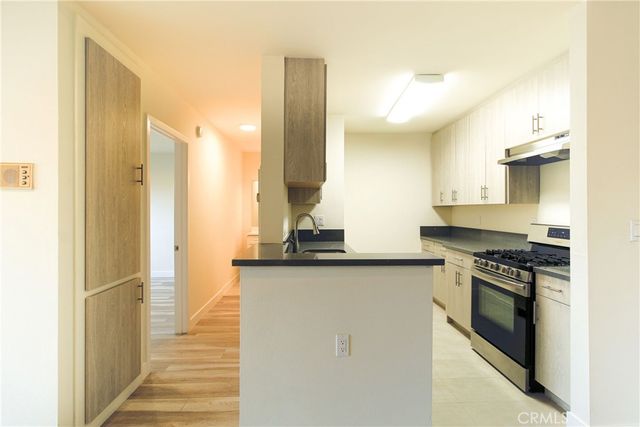 17900 Sherman Way 118, Reseda, CA 91335