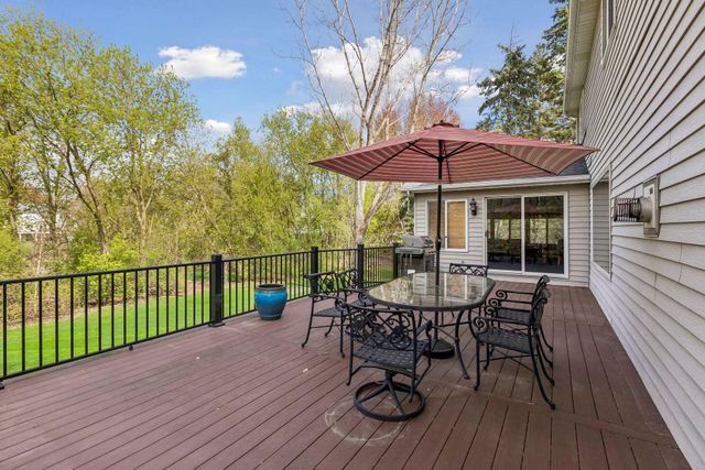 3655 Urbandale Lane N, Plymouth, MN 55446