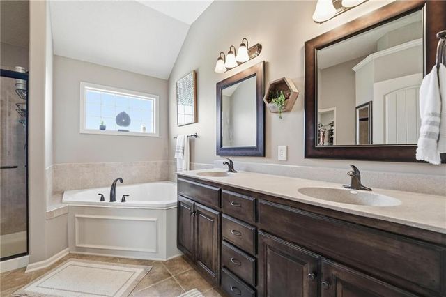 10365 N Skiles Court, Kansas City, MO 64157