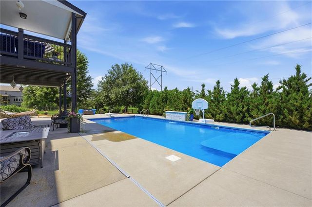 10365 N Skiles Court, Kansas City, MO 64157