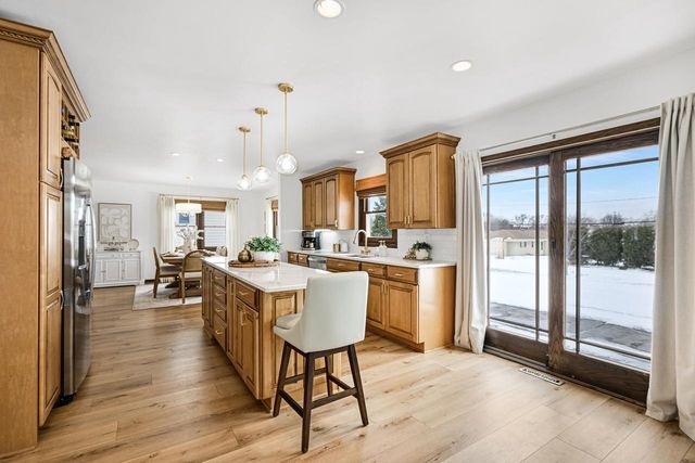 2664 E Henry AVENUE, Cudahy, WI 53110