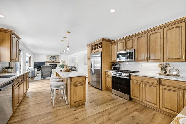 2664 E Henry AVENUE, Cudahy, WI 53110