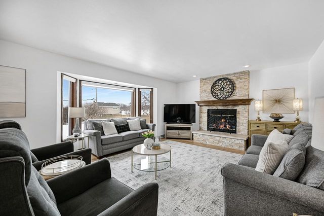 2664 E Henry AVENUE, Cudahy, WI 53110