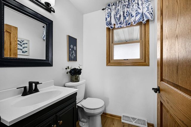 2664 E Henry AVENUE, Cudahy, WI 53110