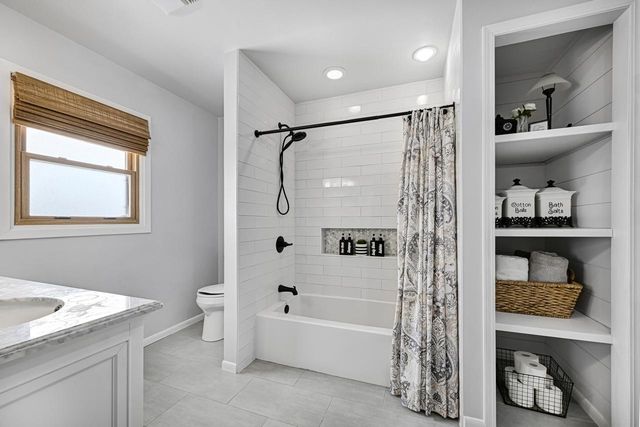 2664 E Henry AVENUE, Cudahy, WI 53110