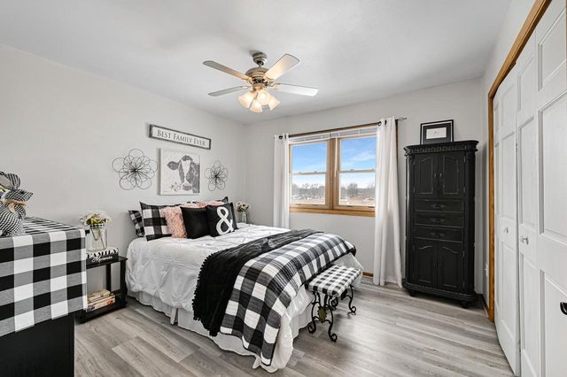 2664 E Henry AVENUE, Cudahy, WI 53110