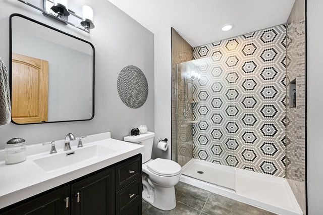 2664 E Henry AVENUE, Cudahy, WI 53110