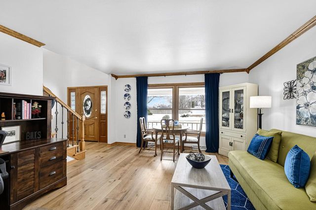 2664 E Henry AVENUE, Cudahy, WI 53110