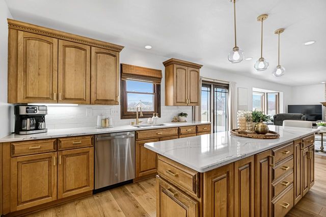 2664 E Henry AVENUE, Cudahy, WI 53110