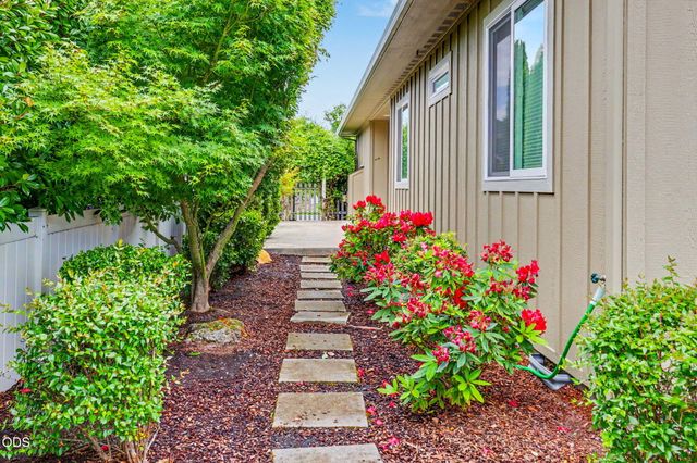 430 Bridge Creek Drive, Central Point, OR 97502
