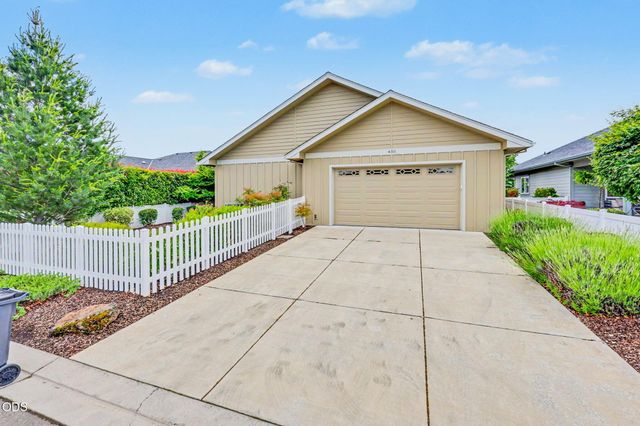 430 Bridge Creek Drive, Central Point, OR 97502