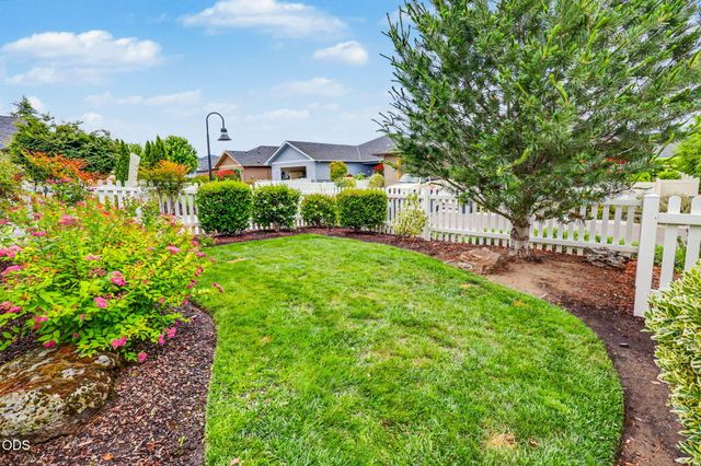 430 Bridge Creek Drive, Central Point, OR 97502