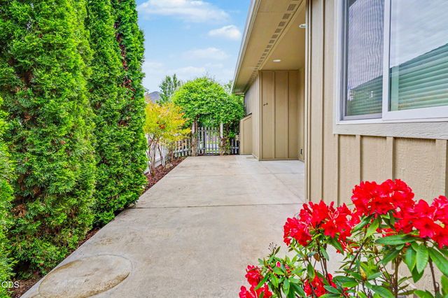 430 Bridge Creek Drive, Central Point, OR 97502