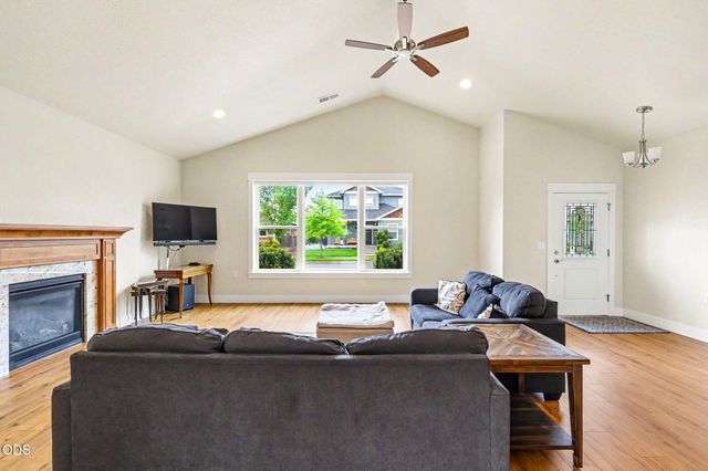 430 Bridge Creek Drive, Central Point, OR 97502