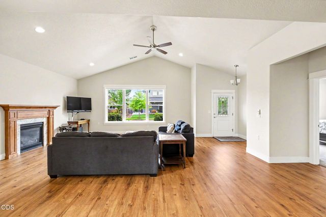 430 Bridge Creek Drive, Central Point, OR 97502