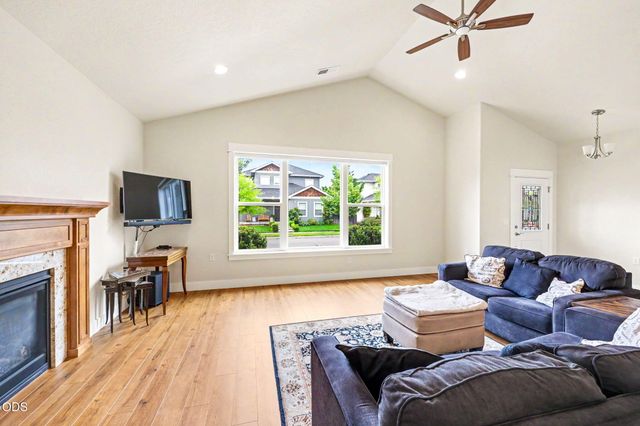 430 Bridge Creek Drive, Central Point, OR 97502