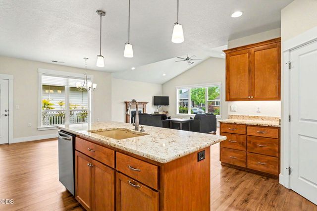 430 Bridge Creek Drive, Central Point, OR 97502
