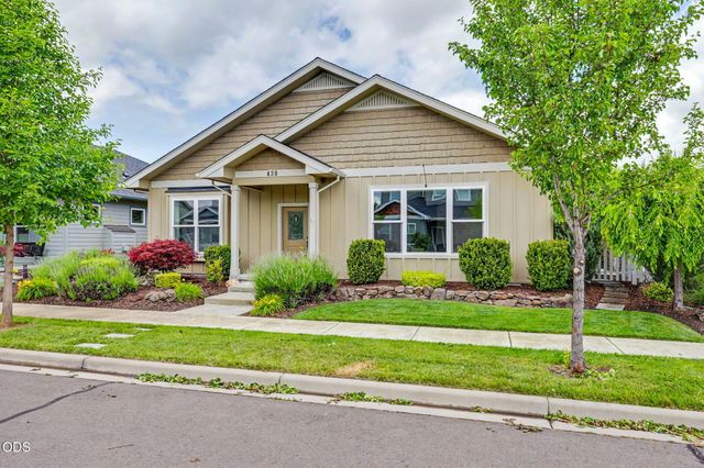 430 Bridge Creek Drive, Central Point, OR 97502