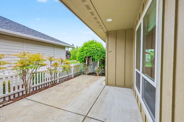 430 Bridge Creek Drive, Central Point, OR 97502