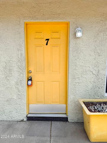 8939 N 8TH Street, Phoenix, AZ 85020