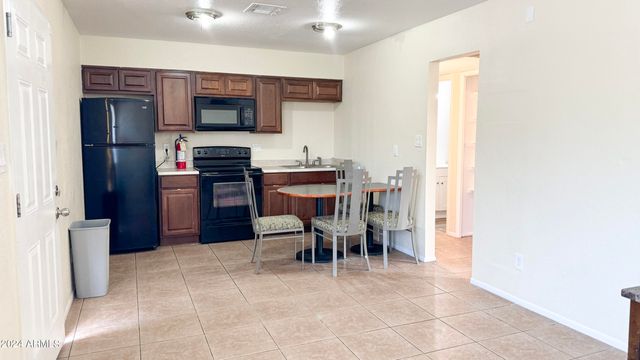 8939 N 8TH Street, Phoenix, AZ 85020