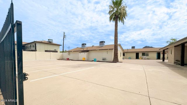 8939 N 8TH Street, Phoenix, AZ 85020