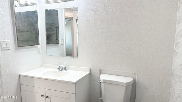 8939 N 8TH Street, Phoenix, AZ 85020