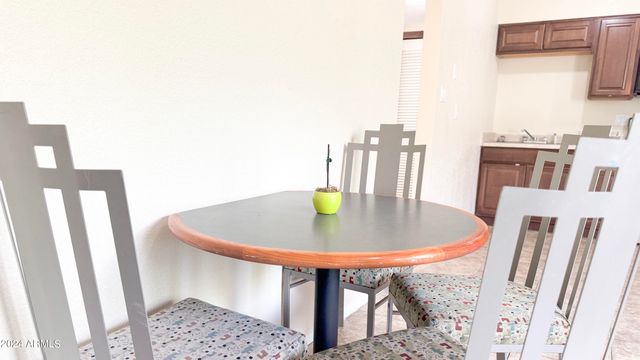 8939 N 8TH Street, Phoenix, AZ 85020