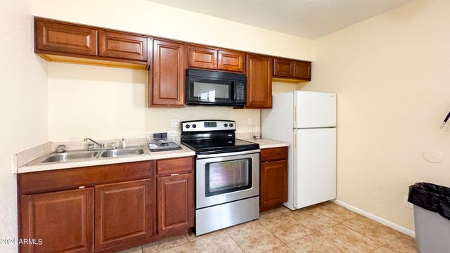 8939 N 8TH Street, Phoenix, AZ 85020