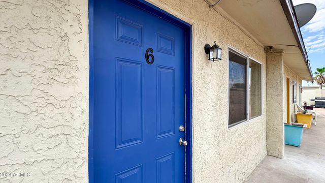 8939 N 8TH Street, Phoenix, AZ 85020