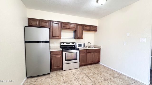 8939 N 8TH Street, Phoenix, AZ 85020