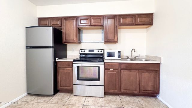 8939 N 8TH Street, Phoenix, AZ 85020