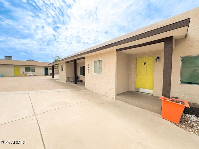8939 N 8TH Street, Phoenix, AZ 85020