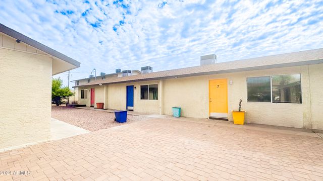 8939 N 8TH Street, Phoenix, AZ 85020