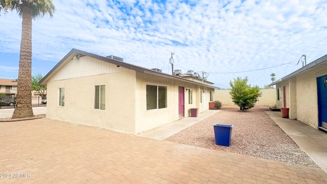 8939 N 8TH Street, Phoenix, AZ 85020