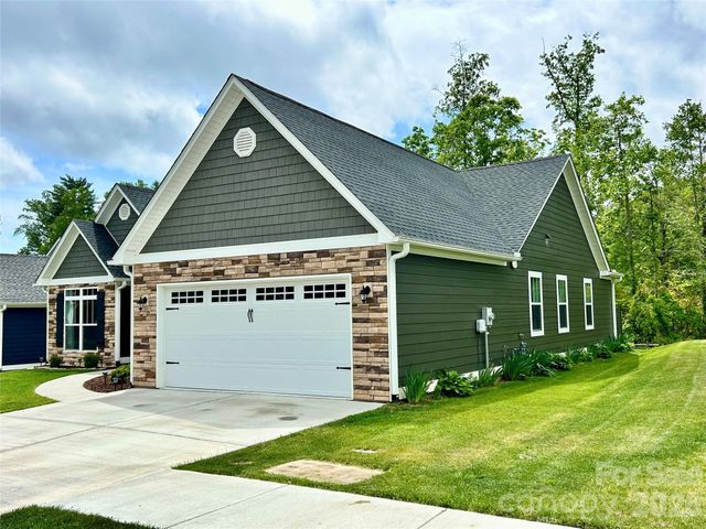 137 Marianne Drive, Hendersonville, NC 28739