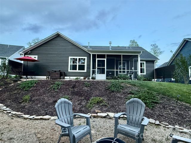 137 Marianne Drive, Hendersonville, NC 28739