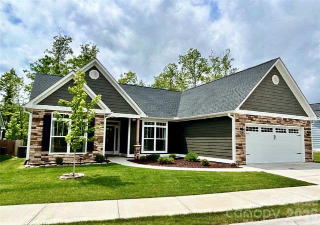 137 Marianne Drive, Hendersonville, NC 28739