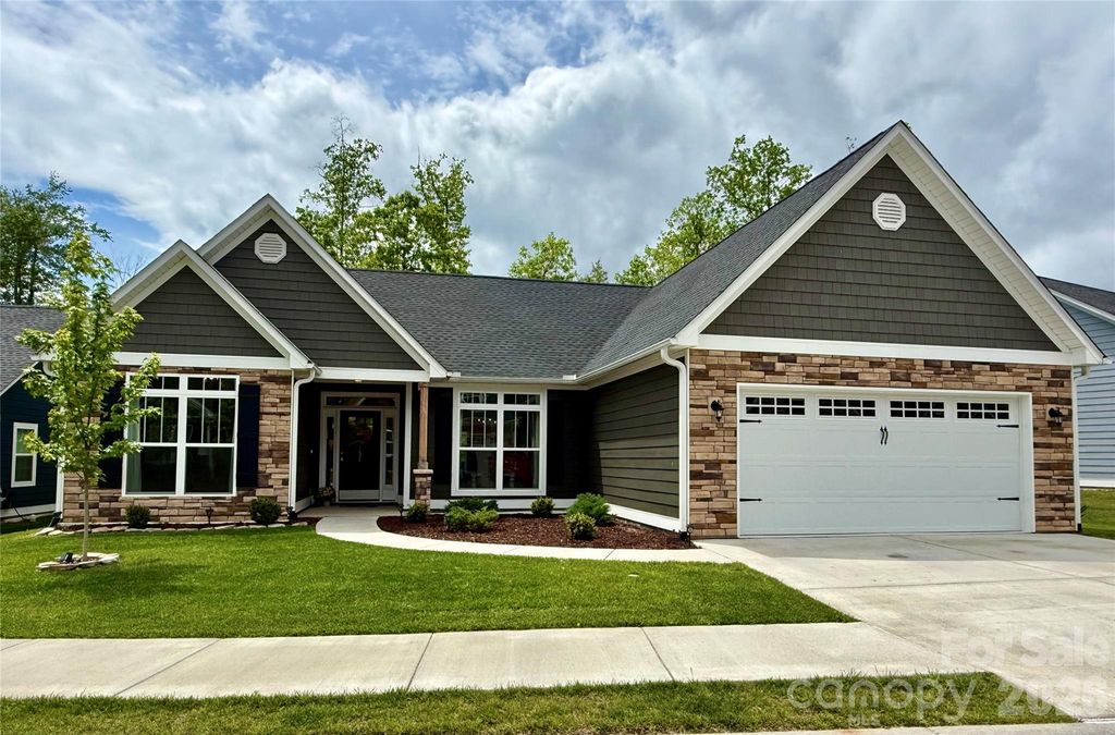 137 Marianne Drive, Hendersonville, NC 28739