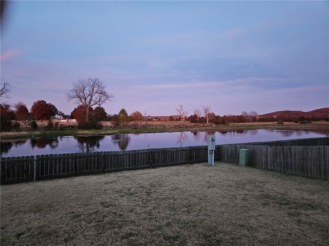 4664 W Oldham Drive, Fayetteville, AR 72704