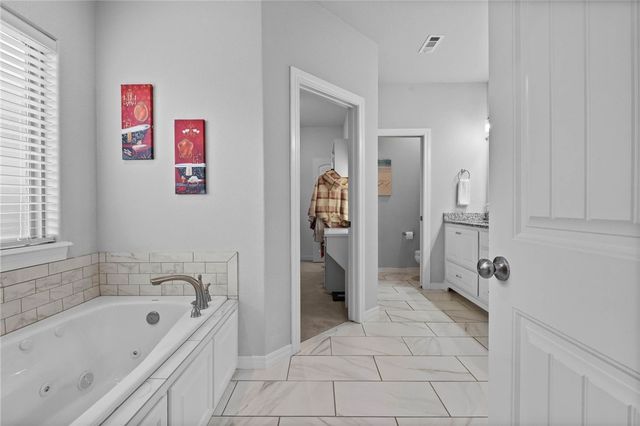 4664 W Oldham Drive, Fayetteville, AR 72704