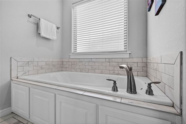 4664 W Oldham Drive, Fayetteville, AR 72704