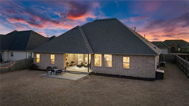 4664 W Oldham Drive, Fayetteville, AR 72704