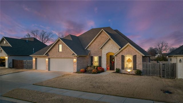 4664 W Oldham Drive, Fayetteville, AR 72704