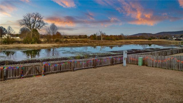 4664 W Oldham Drive, Fayetteville, AR 72704