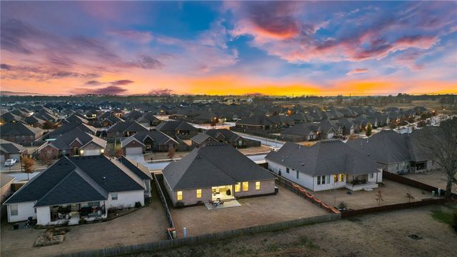 4664 W Oldham Drive, Fayetteville, AR 72704