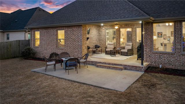 4664 W Oldham Drive, Fayetteville, AR 72704