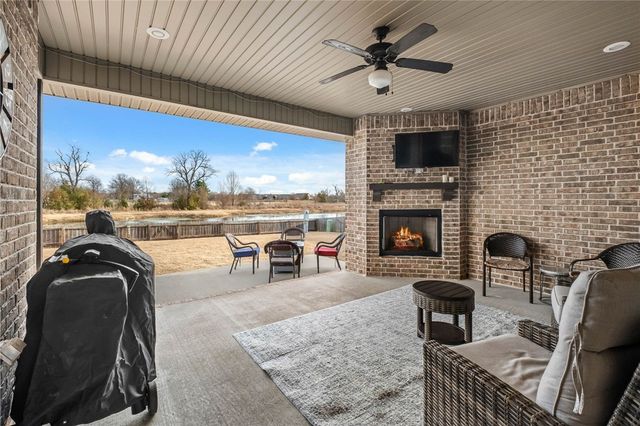 4664 W Oldham Drive, Fayetteville, AR 72704