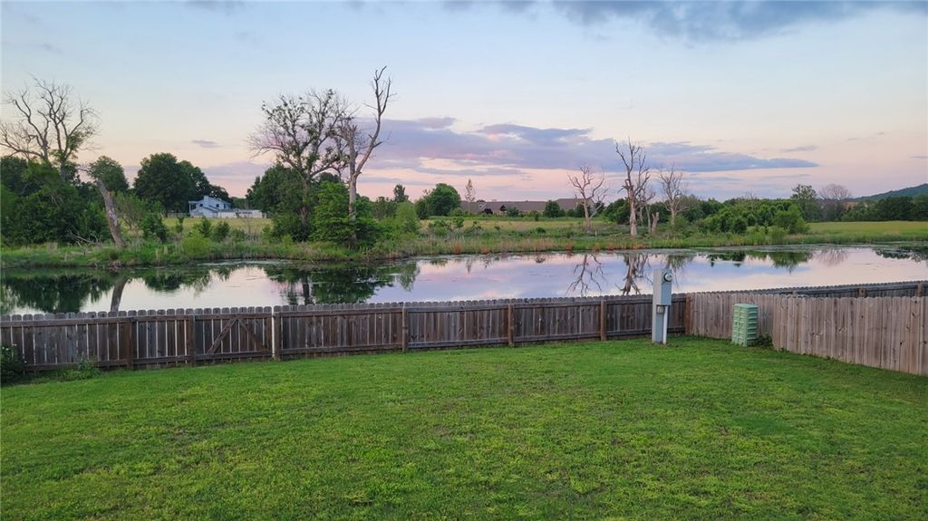 4664 W Oldham Drive, Fayetteville, AR 72704