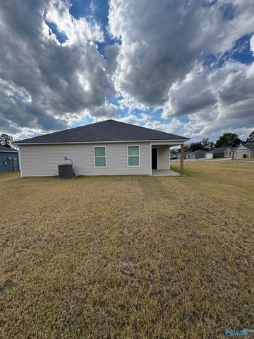 305 Spanish Moss Court, New Market, AL 35761